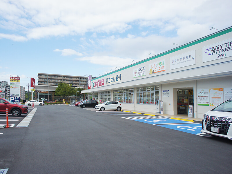 施設共用駐車場（60台有り）